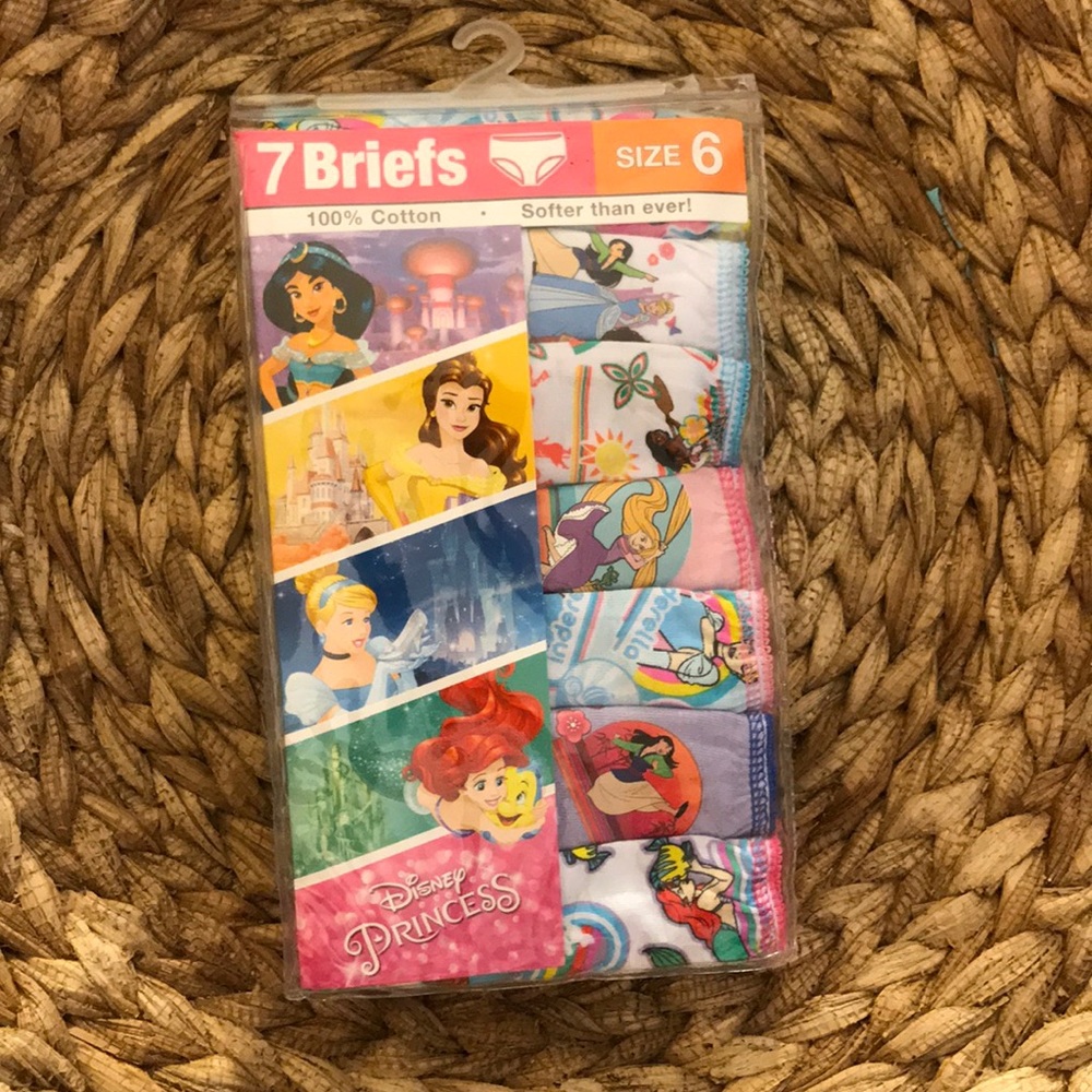 7 briefs size 6 Disney princess nwt